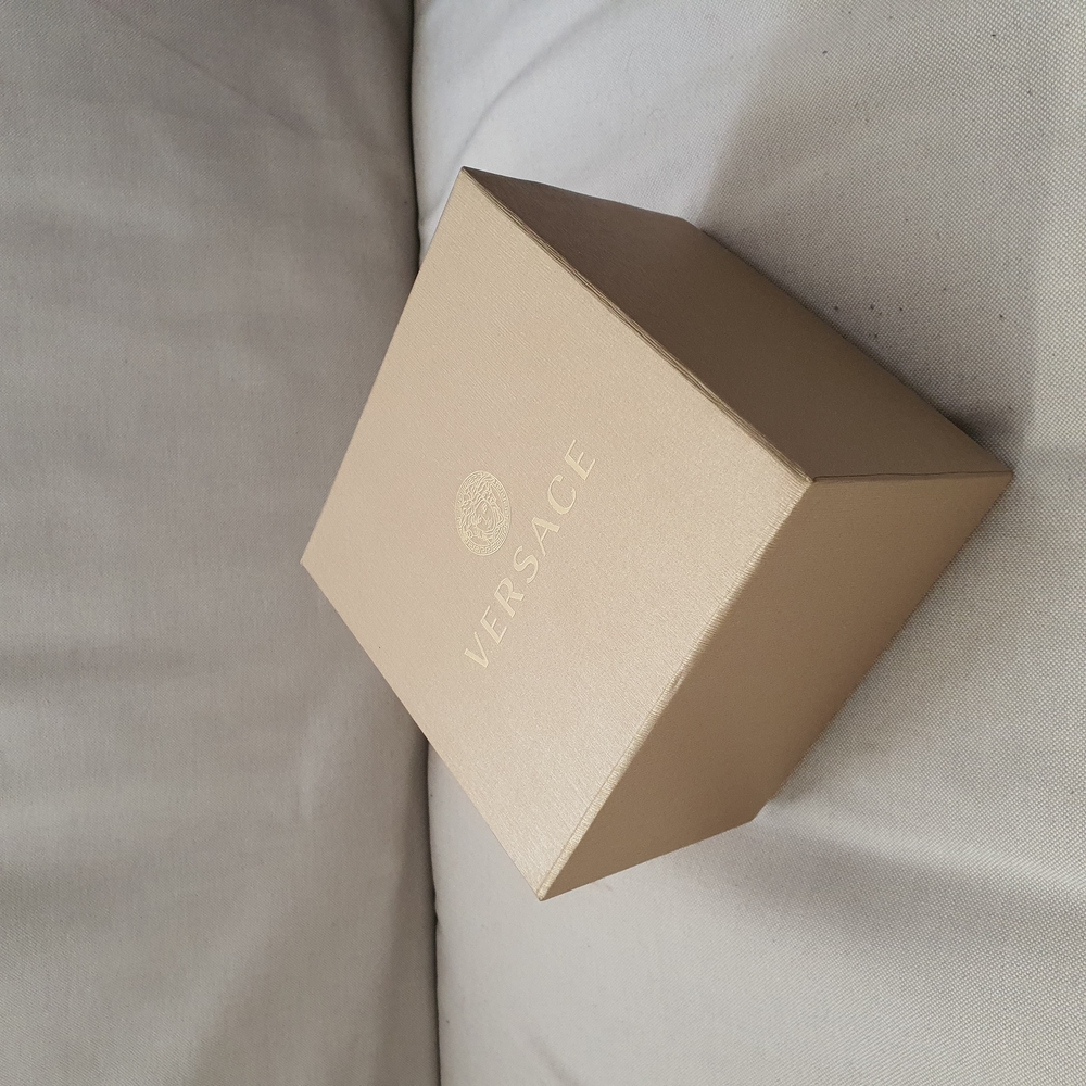 VERSACE Gold Greca Dome Watch - Picture 4 of 6